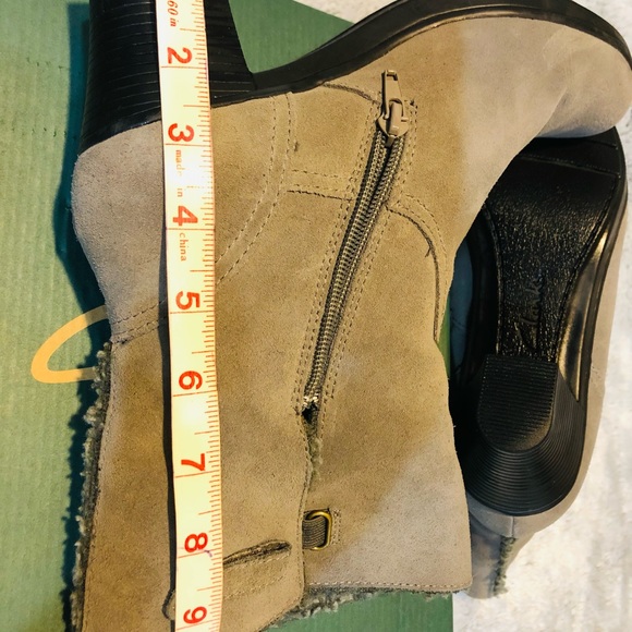 Clarks Suede Shoes - Picture 5 of 8